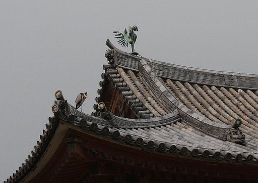 鴟尾の鳳凰のつもり！？