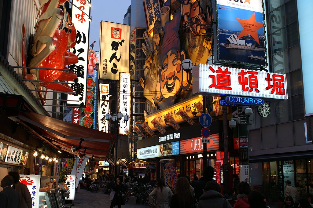 【街】べたに夕方の道頓堀