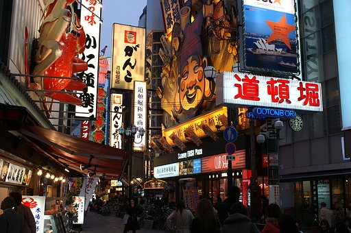 【街】べたに夕方の道頓堀