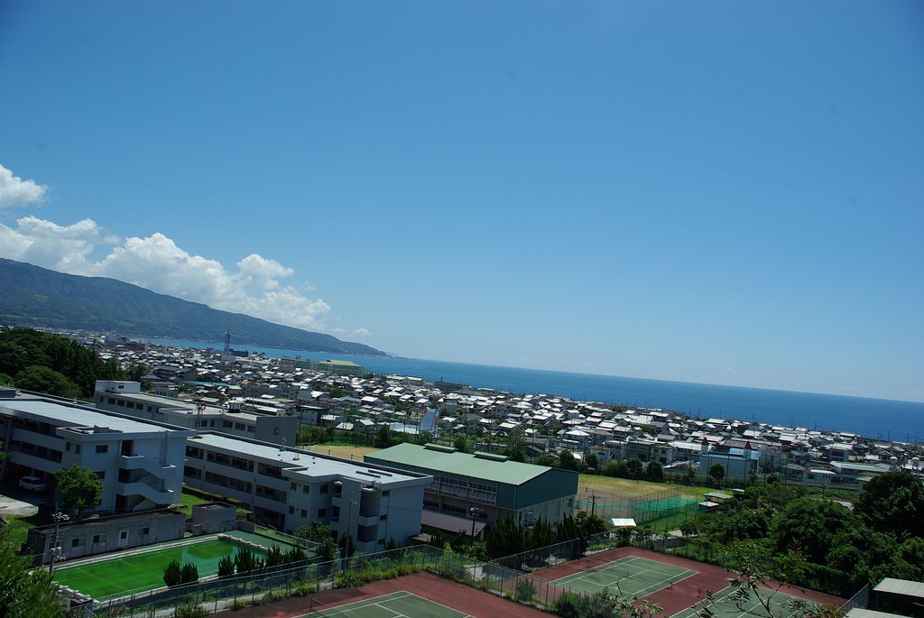 海の近い（街）