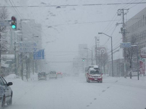 【街】吹雪；