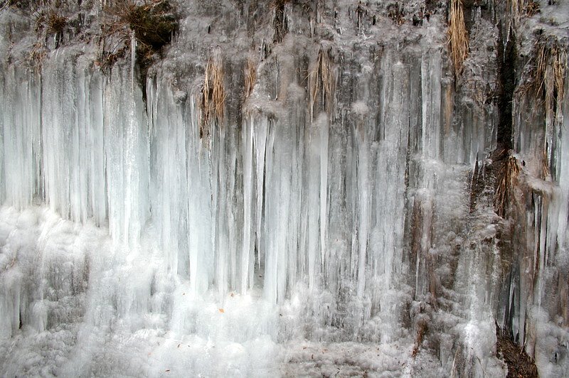 氷漠？氷柱？