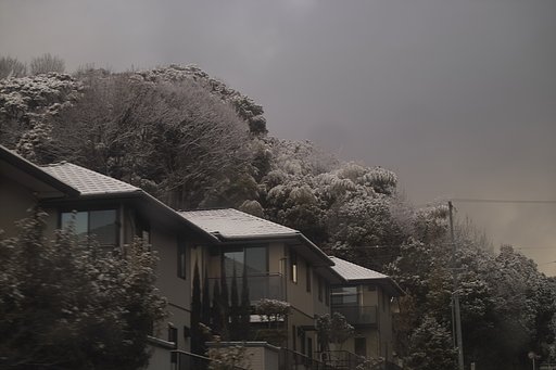 山沿いは雪