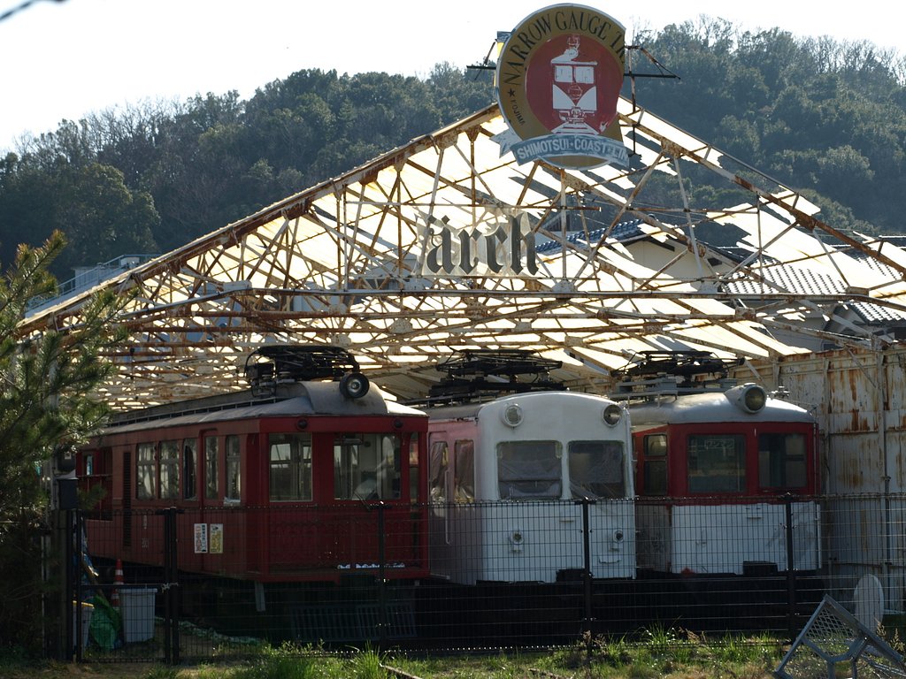 寂し過ぎる廃線後の車両たち