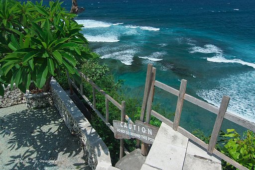 高台から眺める海・・・