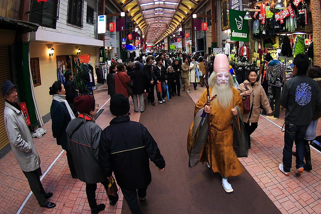 福禄寿神【街】を闊歩する