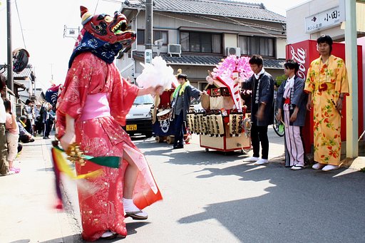 雌獅子舞