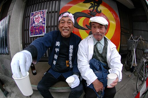ま〜　ビールでも一杯飲んで...