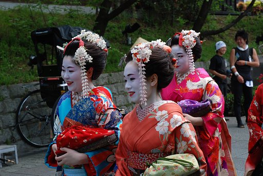 ニセ舞妓