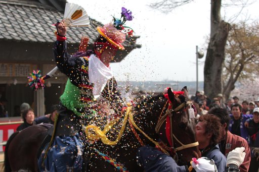 【緑】　上げ馬神事