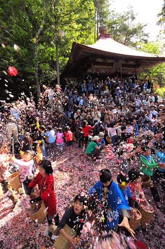 塚越の花祭り