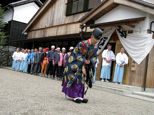 【赤】　神事のはじまり