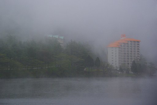 霧の榛名湖畔