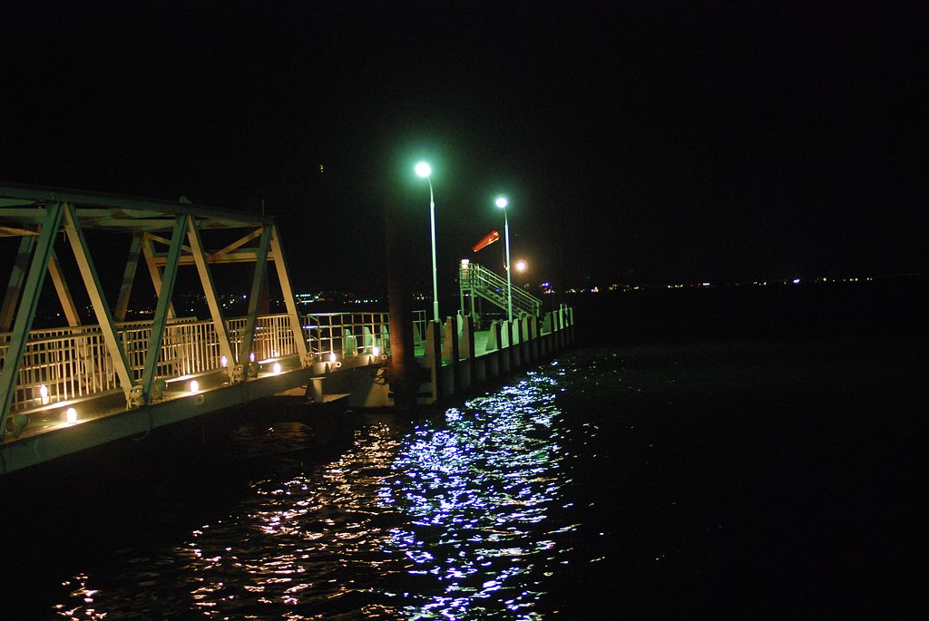 夜の桟橋