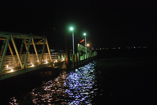 夜の桟橋