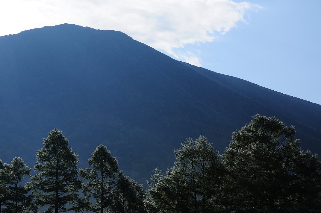 男体山