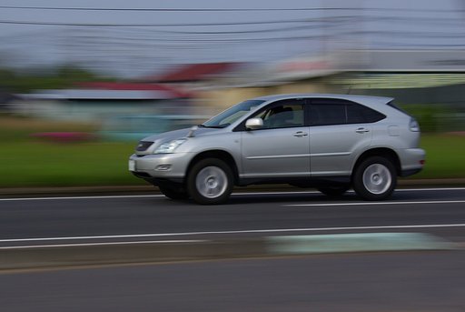 車の流し撮り第２作です