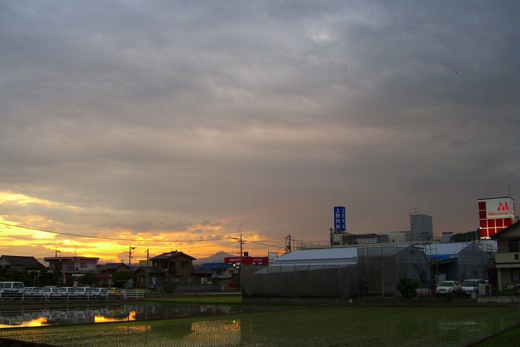 定点観測—雨間の夕焼け