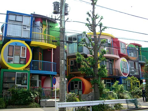 カラフルな共同住宅