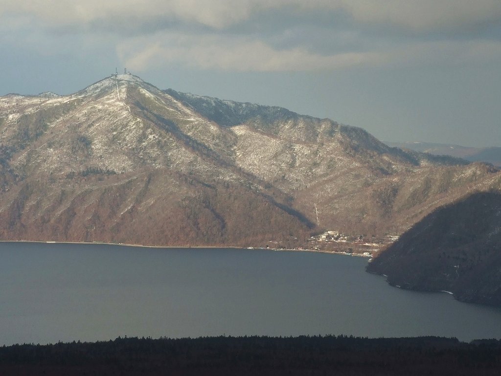 支笏湖と紋別岳