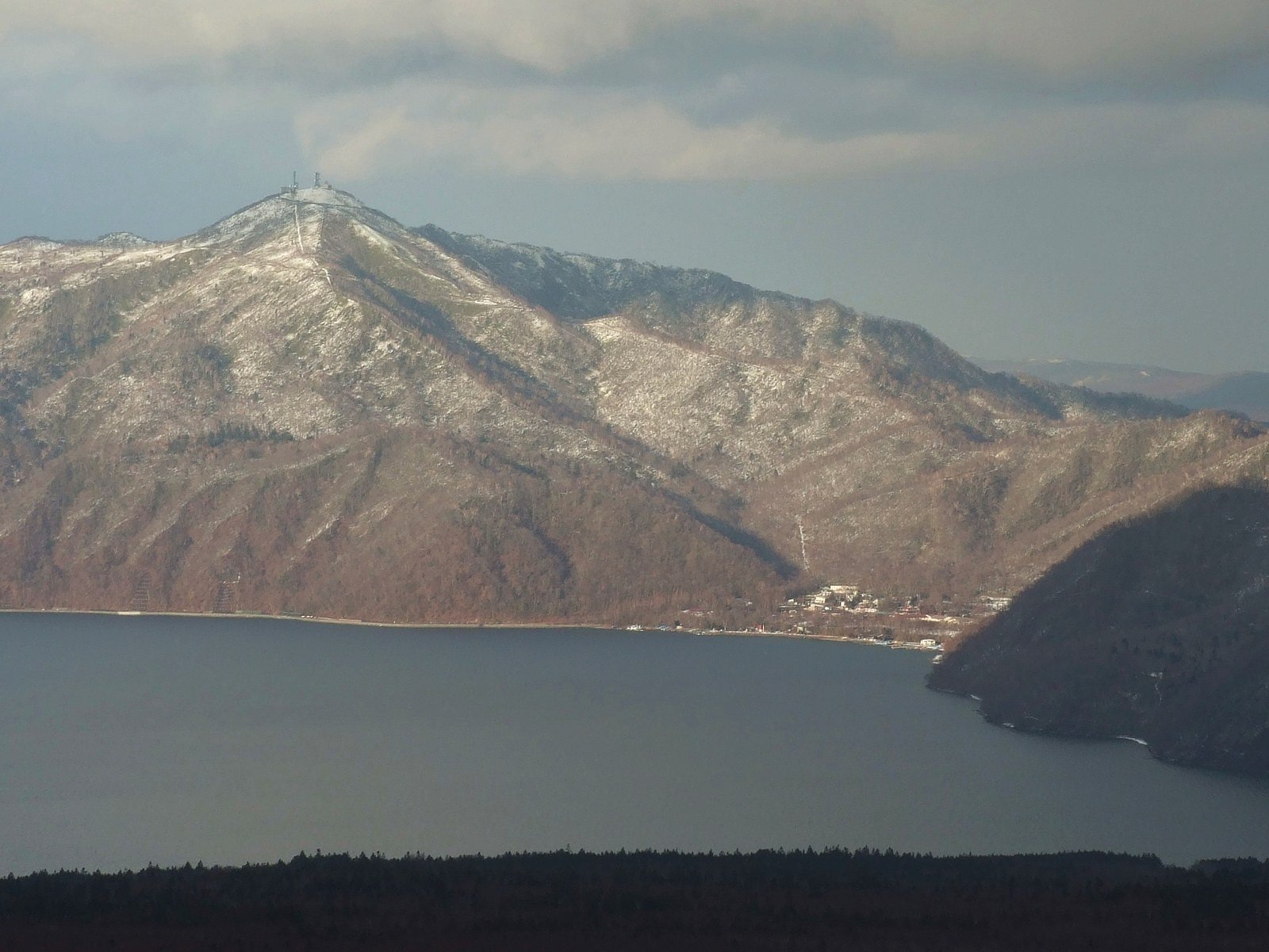 支笏湖と紋別岳