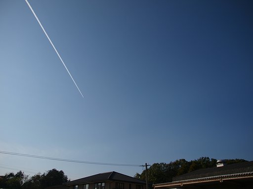 ヒコーキ雲とオリブルー
