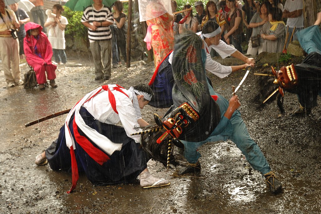 雨の中の死闘