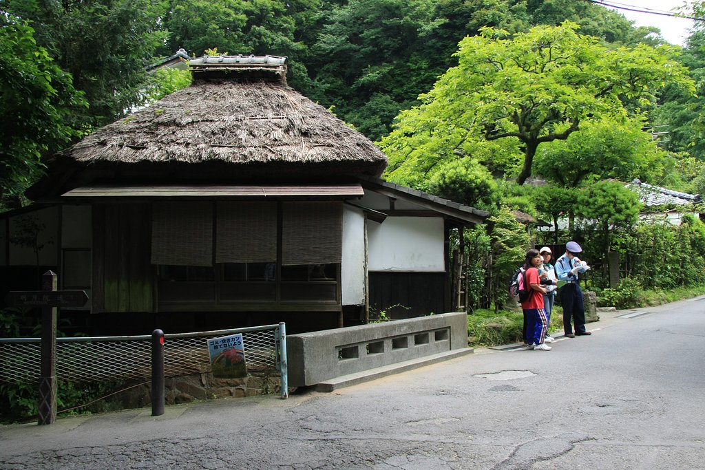 【道】藁葺き屋根の家