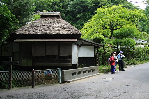 【道】藁葺き屋根の家