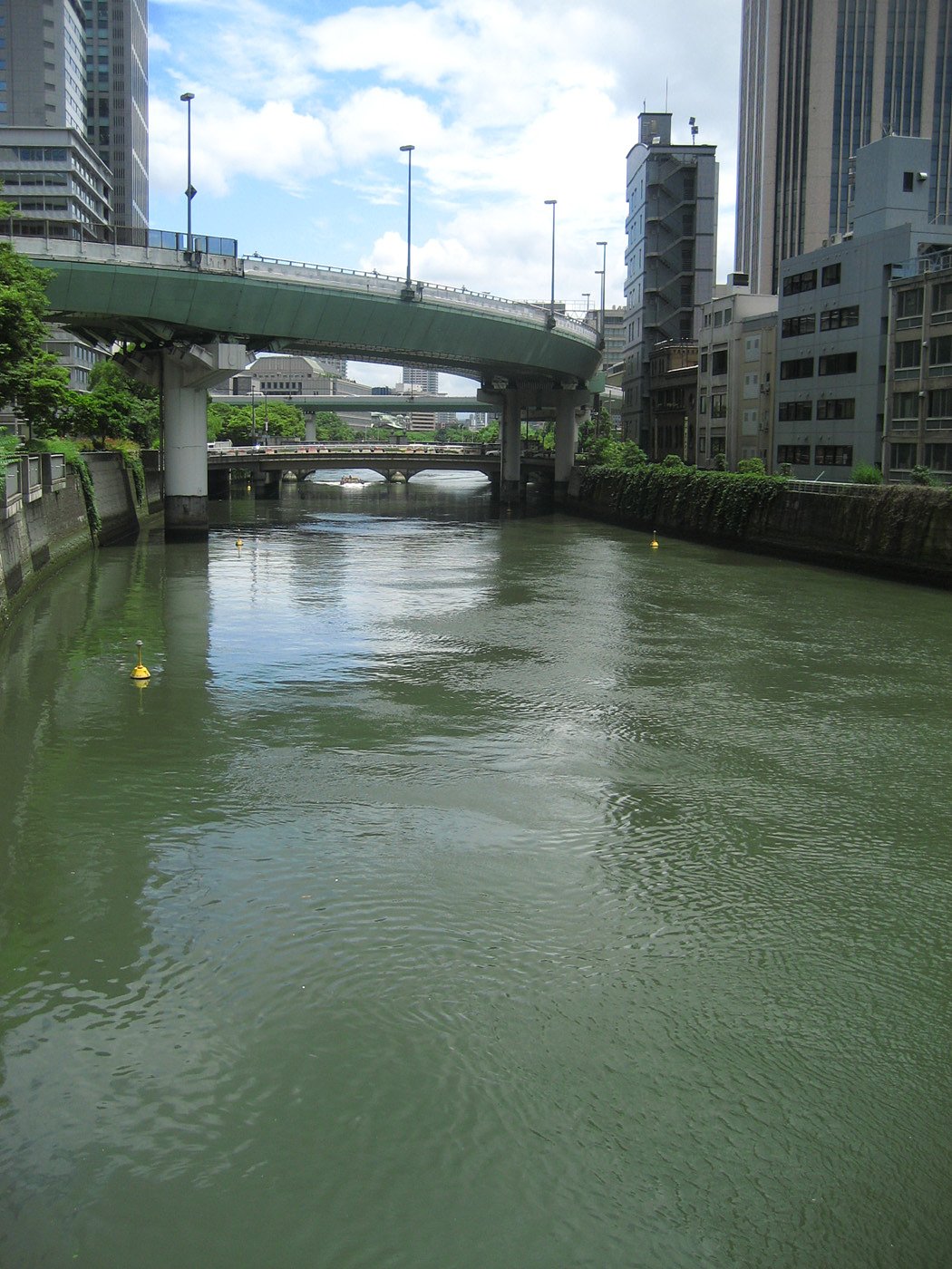 外は水都の夏
