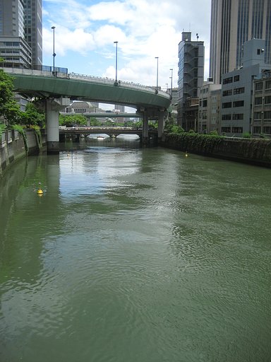外は水都の夏