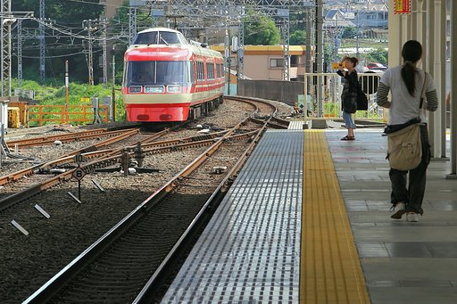昼下がりのホームで