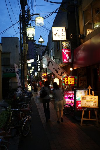 『道』夜の飲み屋通り