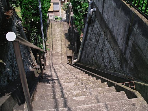 まだ関東甲信の梅雨が明けない