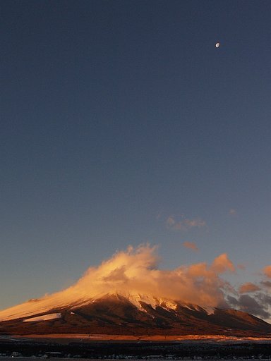 紅雲富士と月
