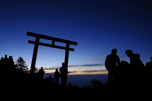 ご来光を待つ