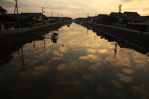 小運河のある町