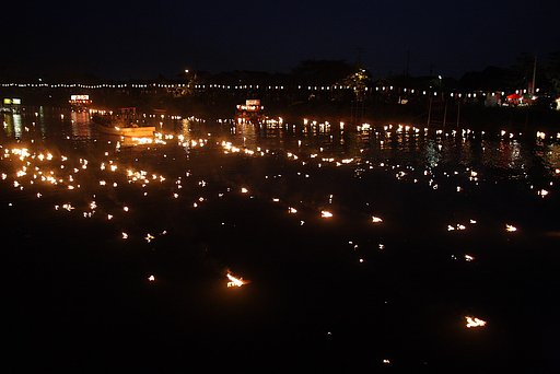 ご神灯流し