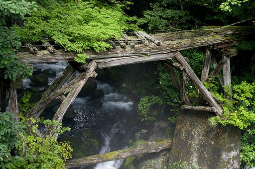 朽ちた架け橋