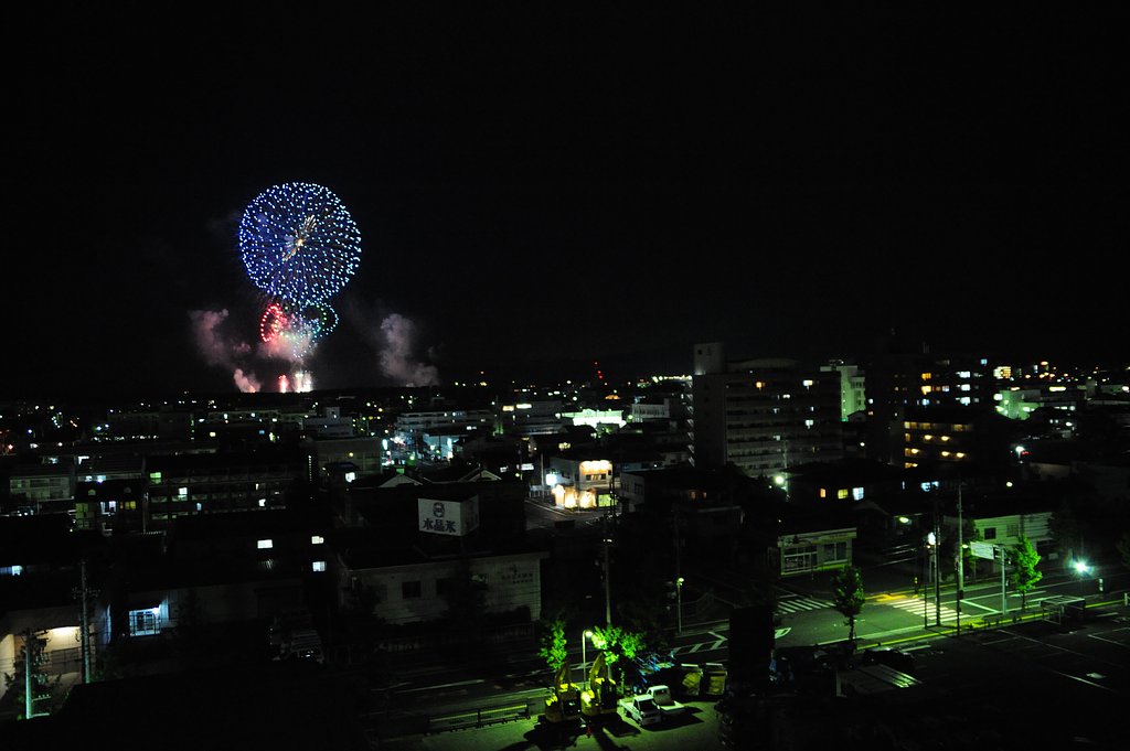 夜景の花火添え
