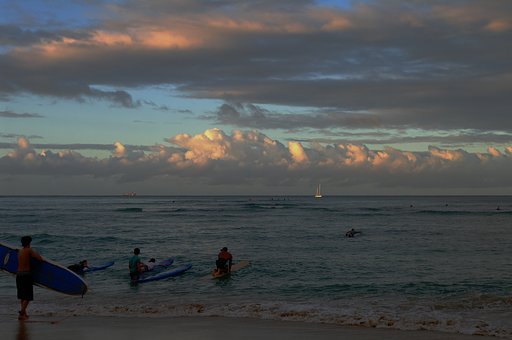 朝の海辺