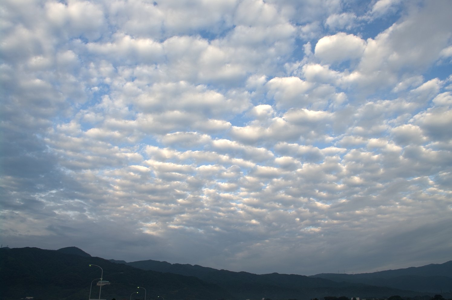 空はウロコ雲