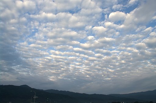 空はウロコ雲