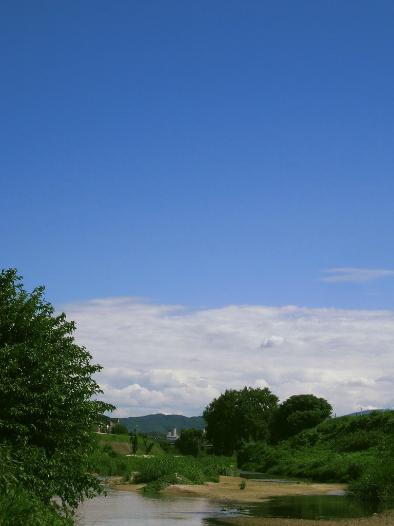 川と空