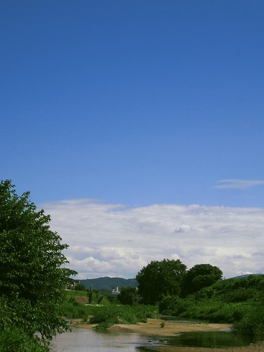 川と空
