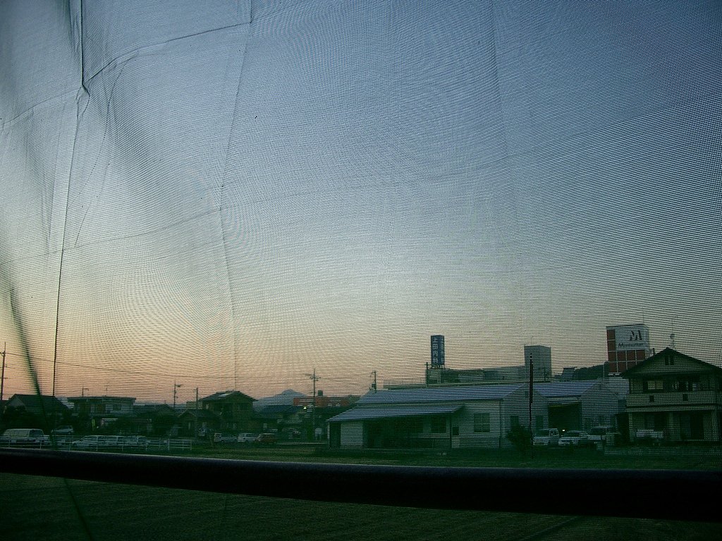 シート越しの夕暮れ
