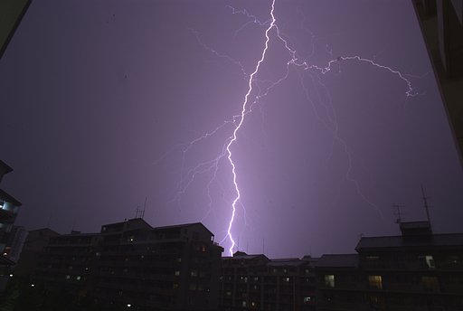 速報　激しい雷雨