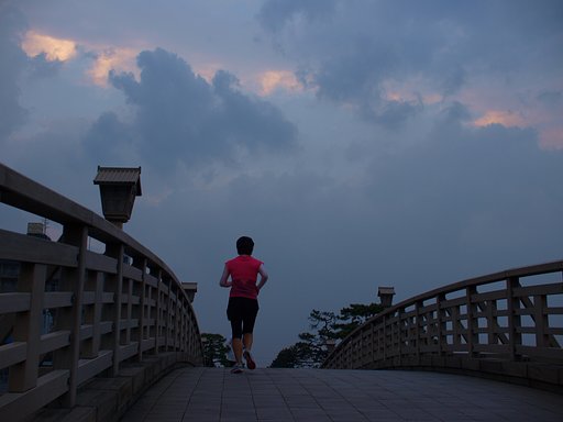 明日へ