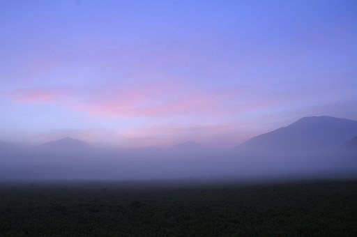 空をピンクに染めて
