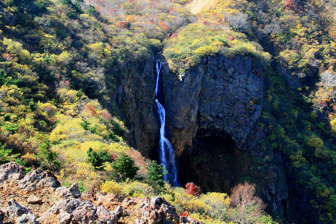 秋の滝